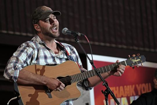 Adam Wainwright morphs into Country Music Performer After Cardinals game